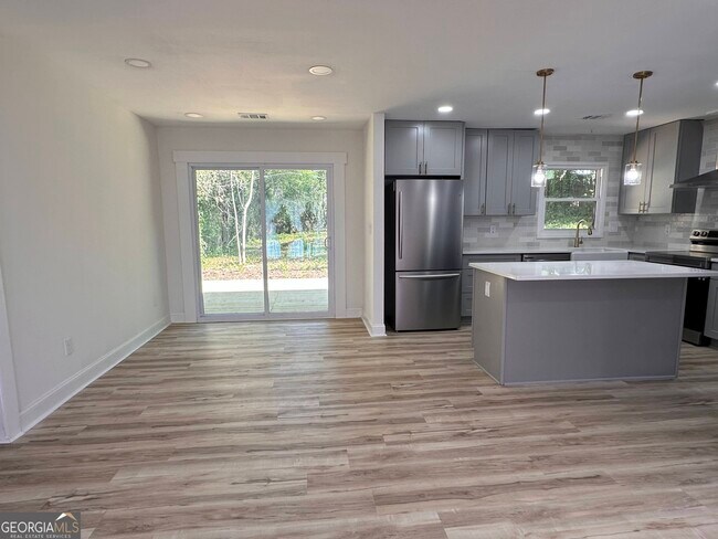 Building Photo - 3418 Pinehill Dr