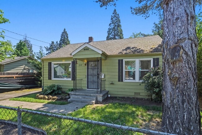 Building Photo - Updated Single-Level Home with Modern Kitchen, Natural Light & Parking