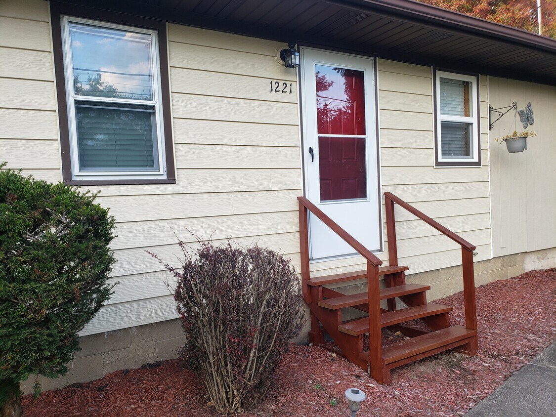 Foto principal - 1221 Derbydale Rd