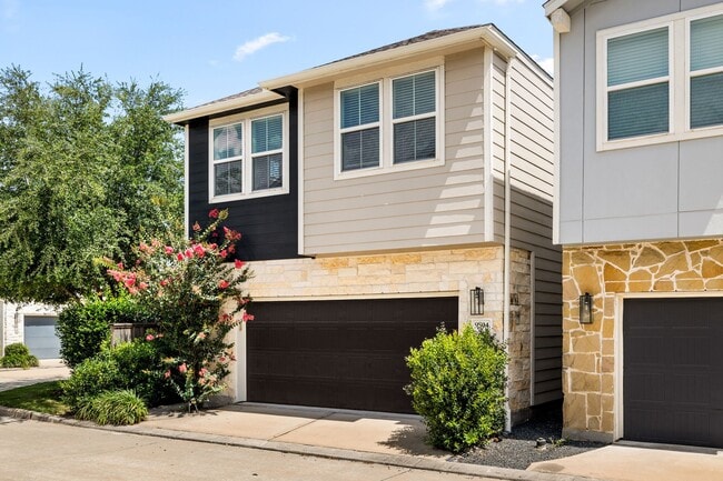 Building Photo - 9914 Brickhouse Dr