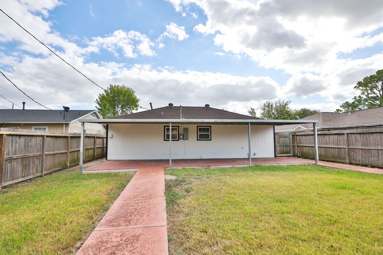 Building Photo - 913 Avenue M