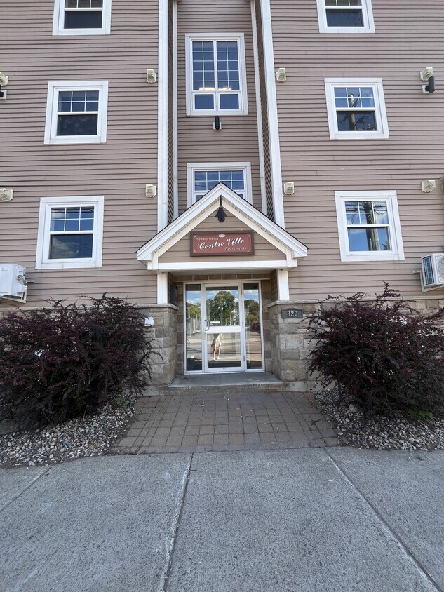 Photo principale - 320 St. George St