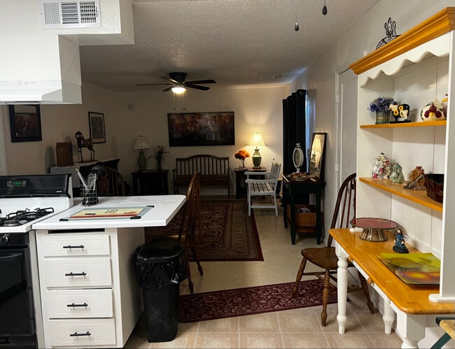 Building Photo - 3 S County Center Dr