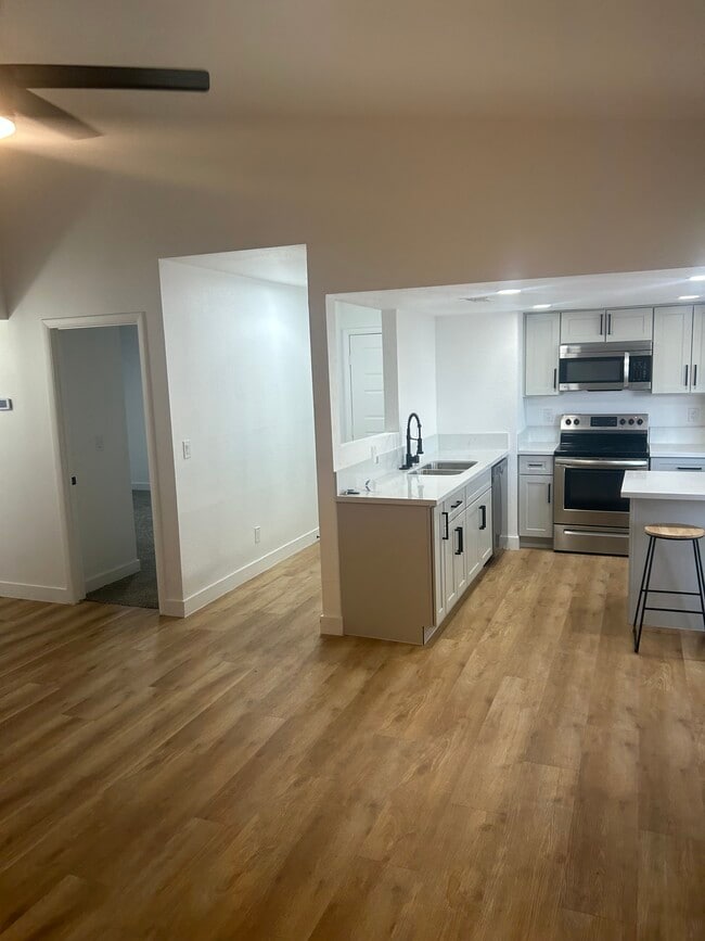 Building Photo - 3790 Shirebrook Dr