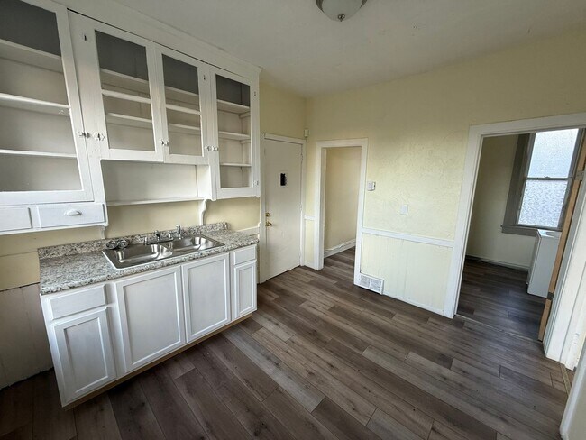 Foto del edificio - *Friendly Road, LLC 3404-3406 Walton Ave