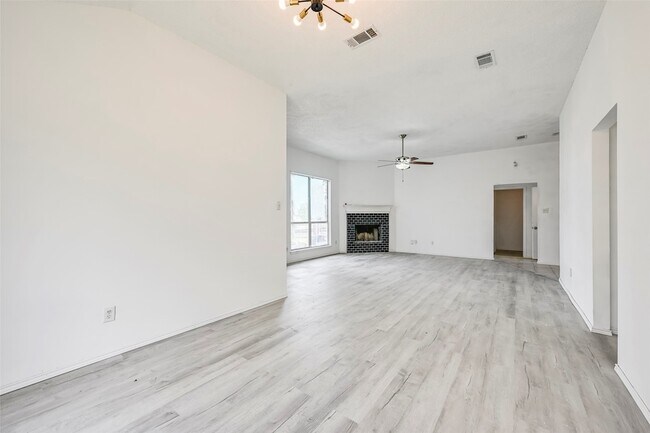 Foto del edificio - 809 Elbe Dr