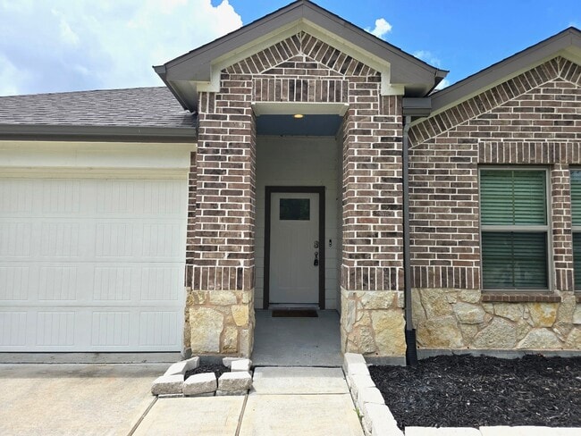 Building Photo - 519 Kickapoo Dr