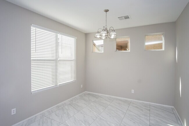 Foto del edificio - 8860 Ashley Park Ave