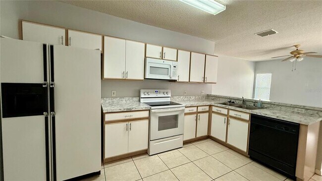 Building Photo - 526 Maricopa Dr