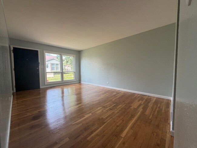 Foto del edificio - 1068 Bristol Ct