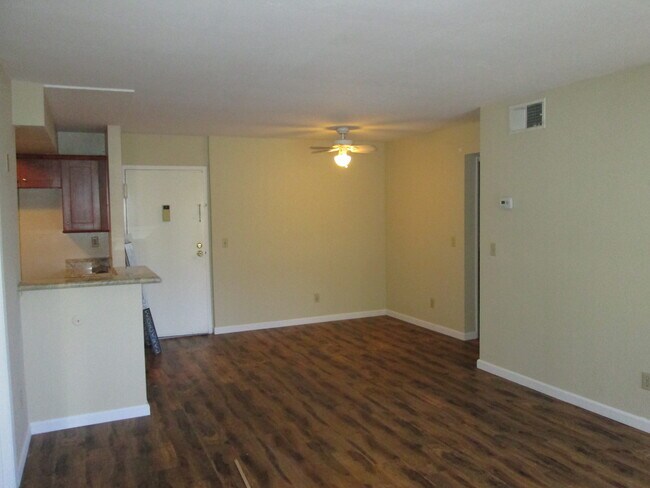Foto del edificio - 2 Bedroom Condo in Mission Valley