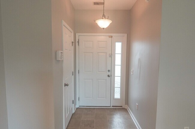 Foto del edificio - Coming Available