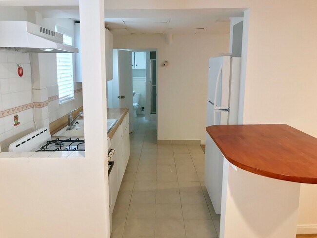 Foto del edificio - 925 N Orange Grove Ave