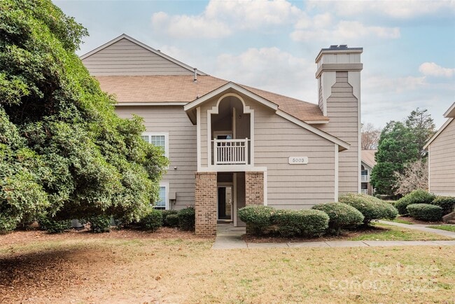 Foto del edificio - 5003 Sharon Rd