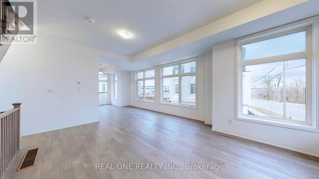 Building Photo - 125 Markland St