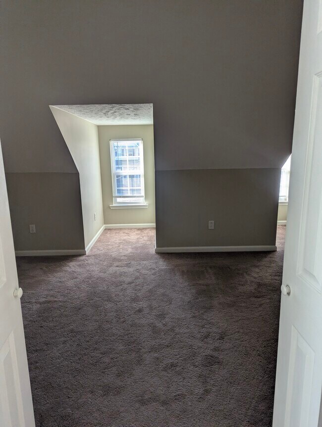 Room 3 - 2480 Oak Hill Dr