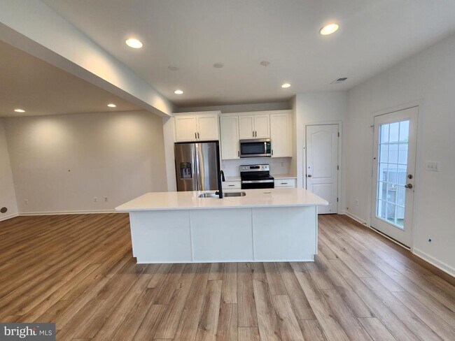 Foto del edificio - 517 Hillsdale Pl