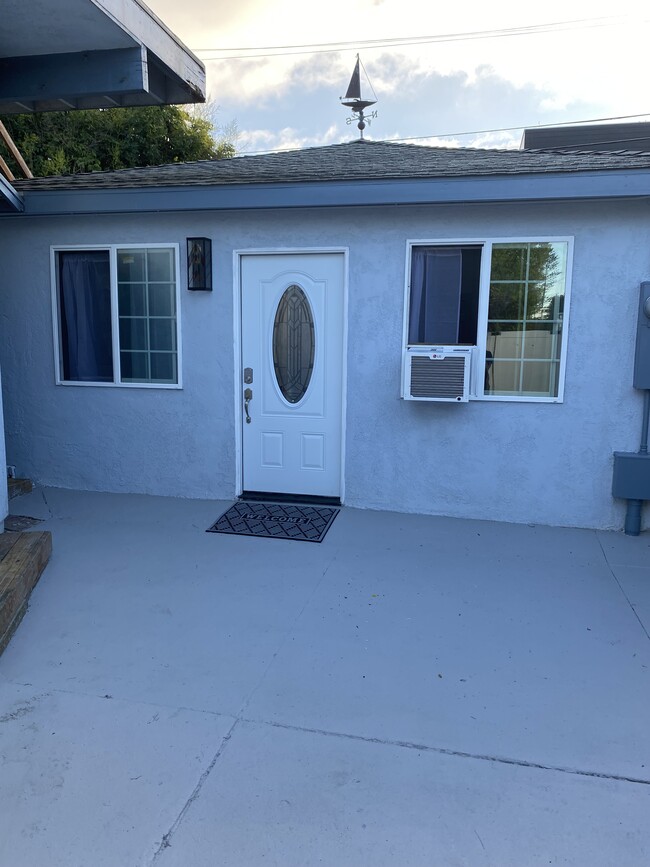 Building Photo - 3652 Promontory St