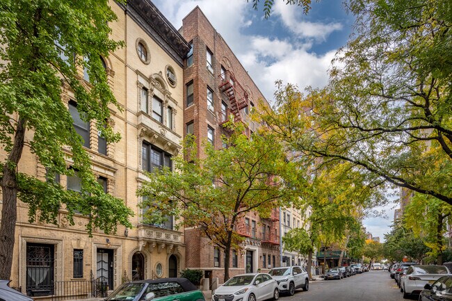 Building Photo - 325 W 71st St