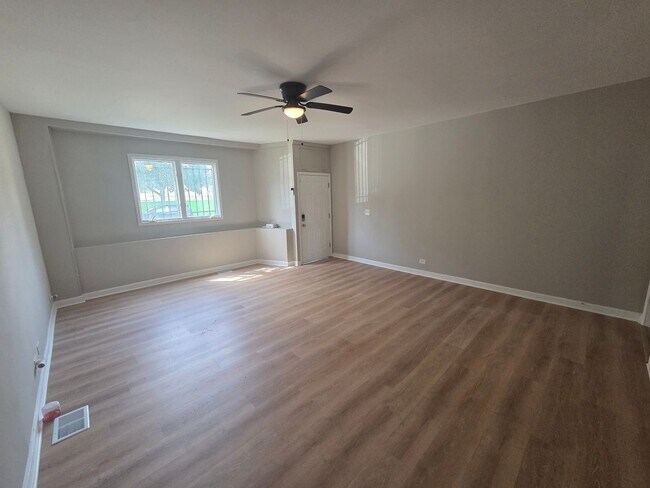 Foto del edificio - 2910 E 87th St