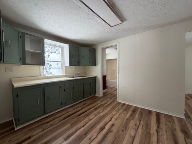 Foto del edificio - 2 Bed 1 Bath Single Family Home Available in Fairborn