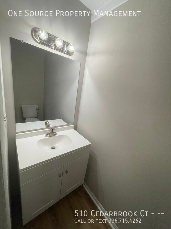 Foto del edificio - 510 Cedarbrook Ct