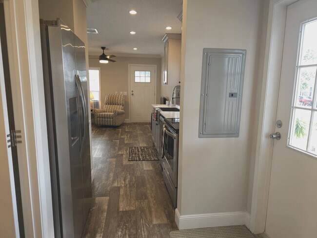 Foto del edificio - 200 S Banana River Dr