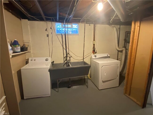 Foto del edificio - 1181 Hilltop Dr