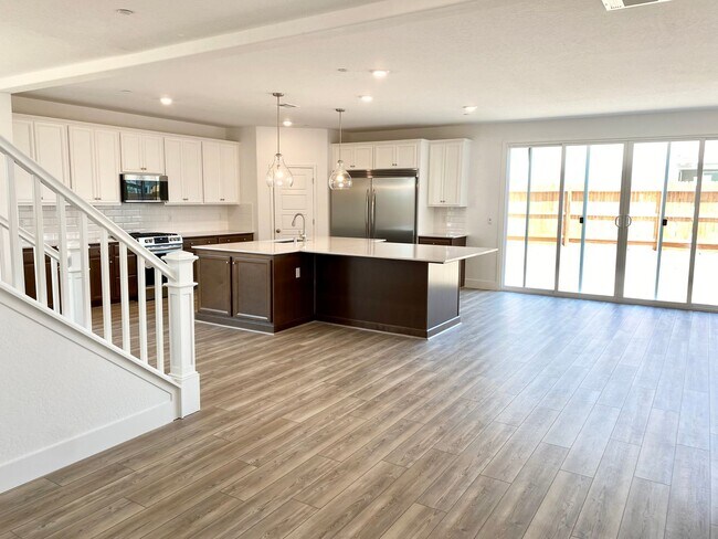Foto del edificio - BRAND NEW Next-Gen 4 bed 3.5 bath Lennar with In-Law Suite