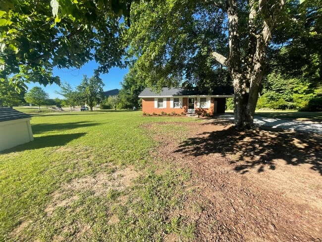 Building Photo - 3 bd 1 ba ranch house