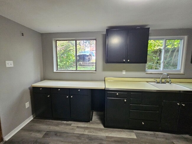 Building Photo - 2 bed 1 bath house for rent in Carrick !