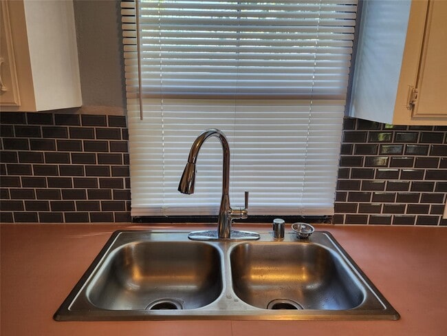 Building Photo - 17118 Choctaw Dr