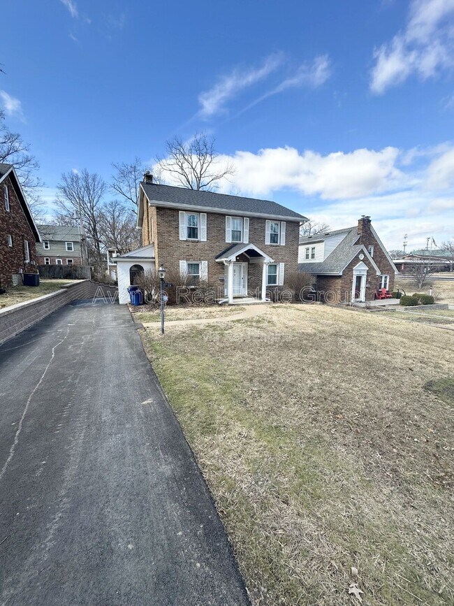 Foto del edificio - 19 Hardith Hill Ct
