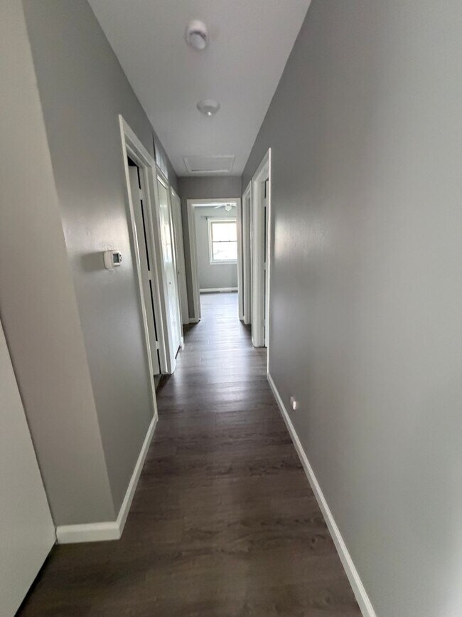 Foto del edificio - 1811 Hazelwood Dr