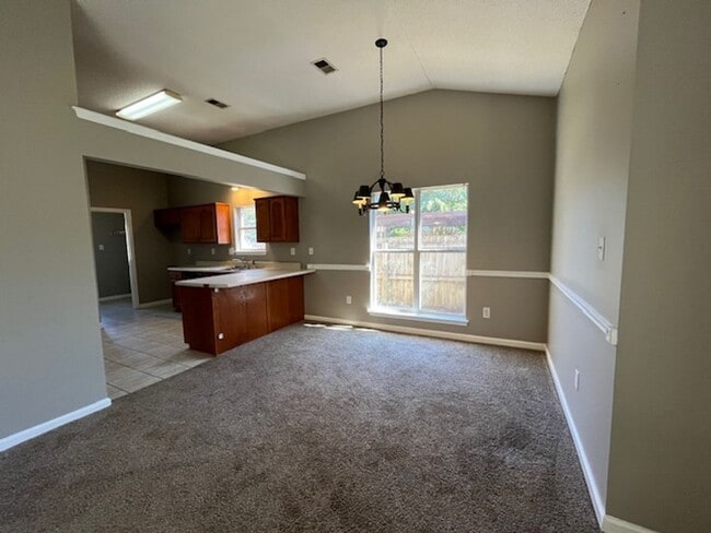 Foto del edificio - 2 Bedroom 2 Bath Home with 2 Car Garage fo...