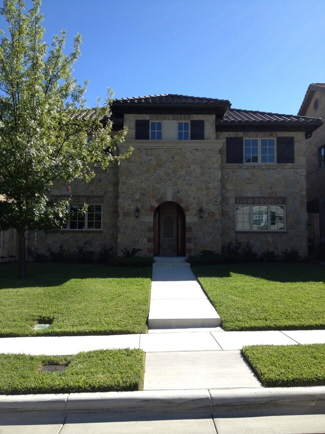 Building Photo - Townhouse in the heart of Monticello!