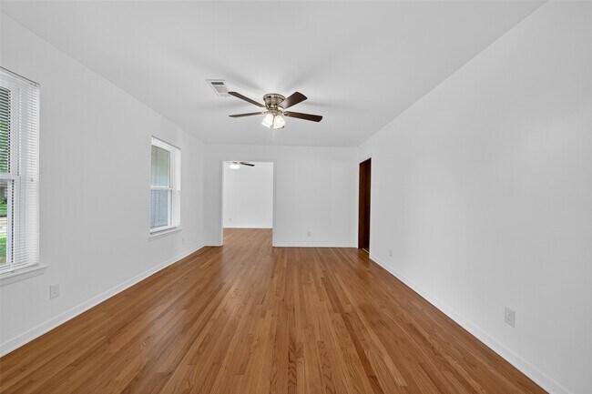Foto del edificio - 8210 Edgemoor Dr