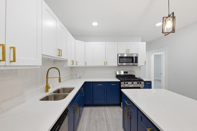 Building Photo - 142 W 103rd Pl