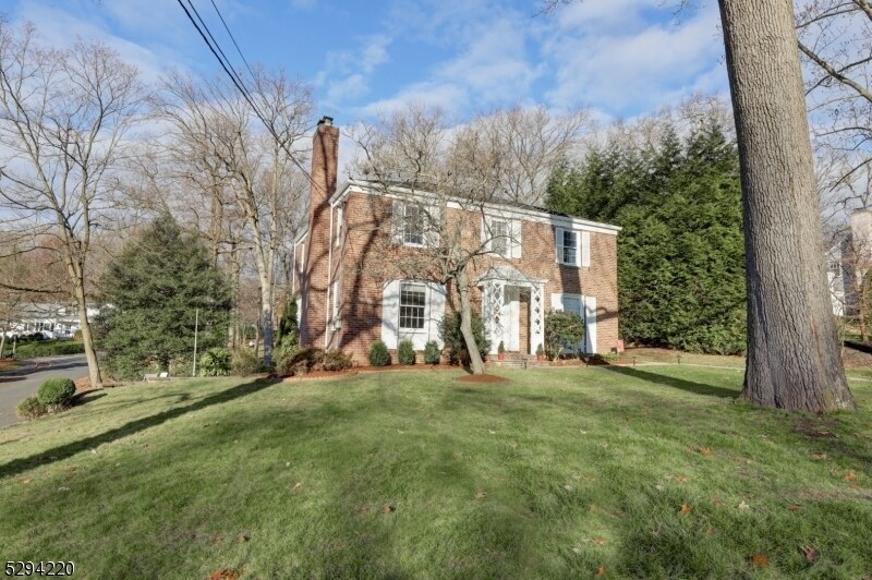 Primary Photo - 305 Lupine Way