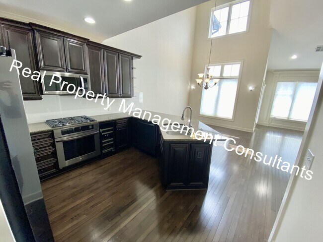 Building Photo - 2 Bedroom  2.5 Bath Condo in Mission Farms!