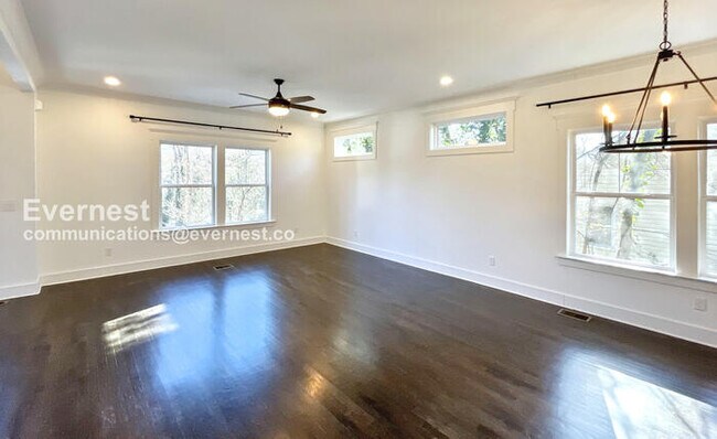 Foto del edificio - 174 Lynda Cir