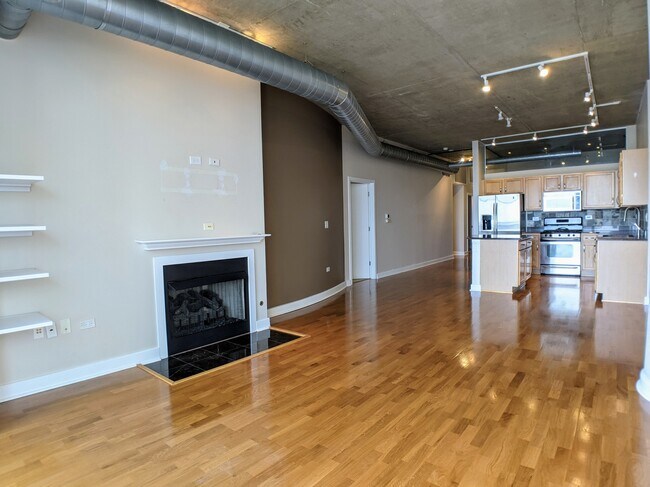 Building Photo - 1305 S Michigan Ave