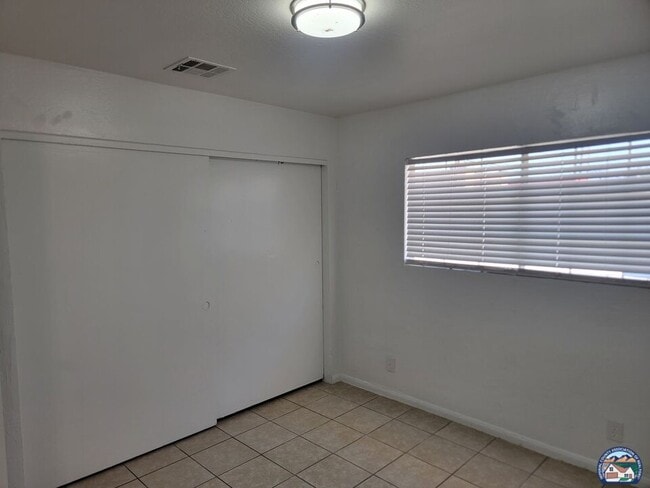 Building Photo - 162 W Alamo St