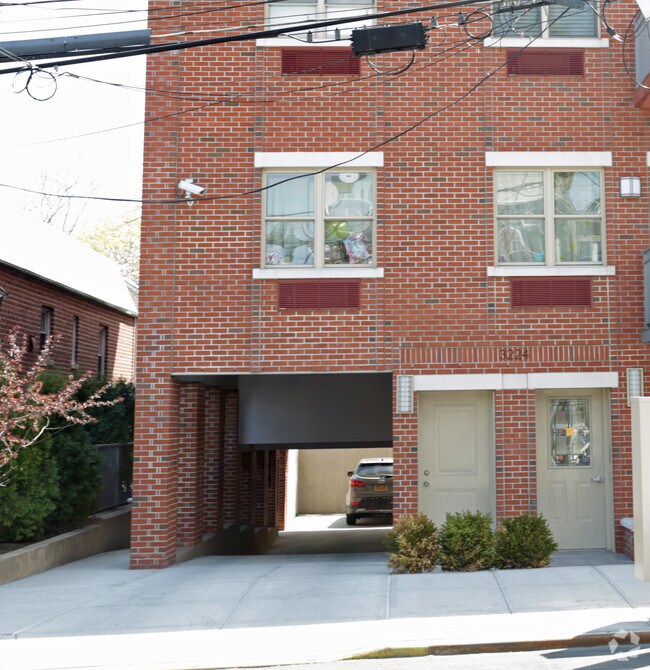 Building Photo - 3224 Radcliff Ave