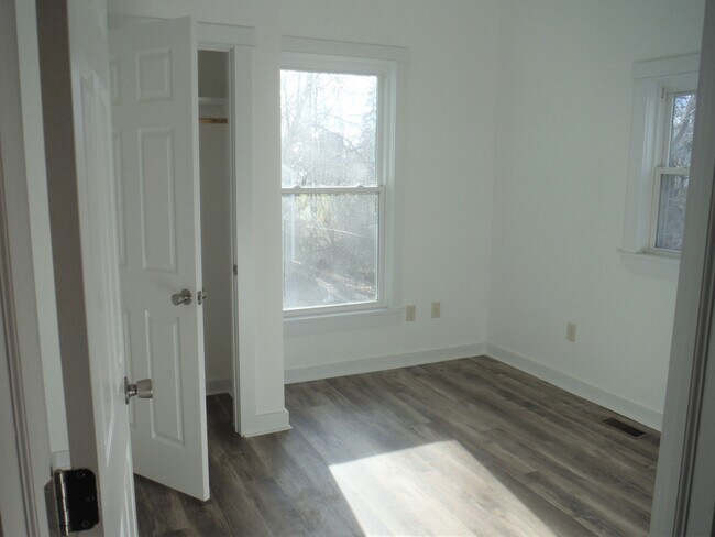bedroom - 12 Montcalm St