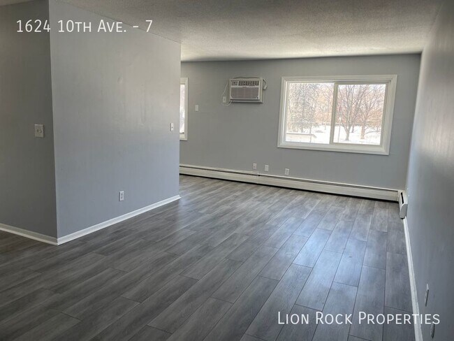 Building Photo - Beautiful 2-Bedroom Unit in Newport Ponds ...