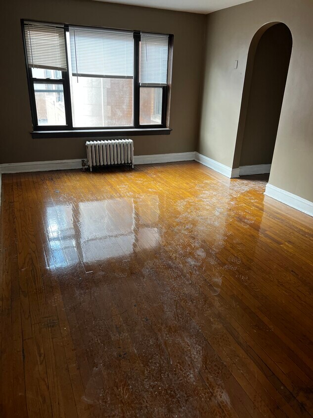 Foto principal - 8039 S Ellis Ave