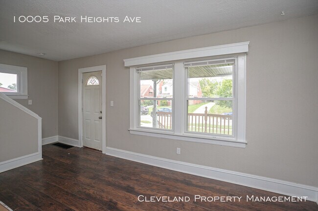 Building Photo - Charming Garfield Heights Colonial