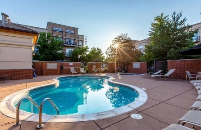 Building Photo - 5677 S Park Pl