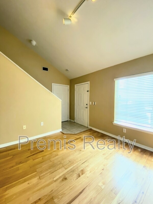 Building Photo - 3627 Trafalgar Way